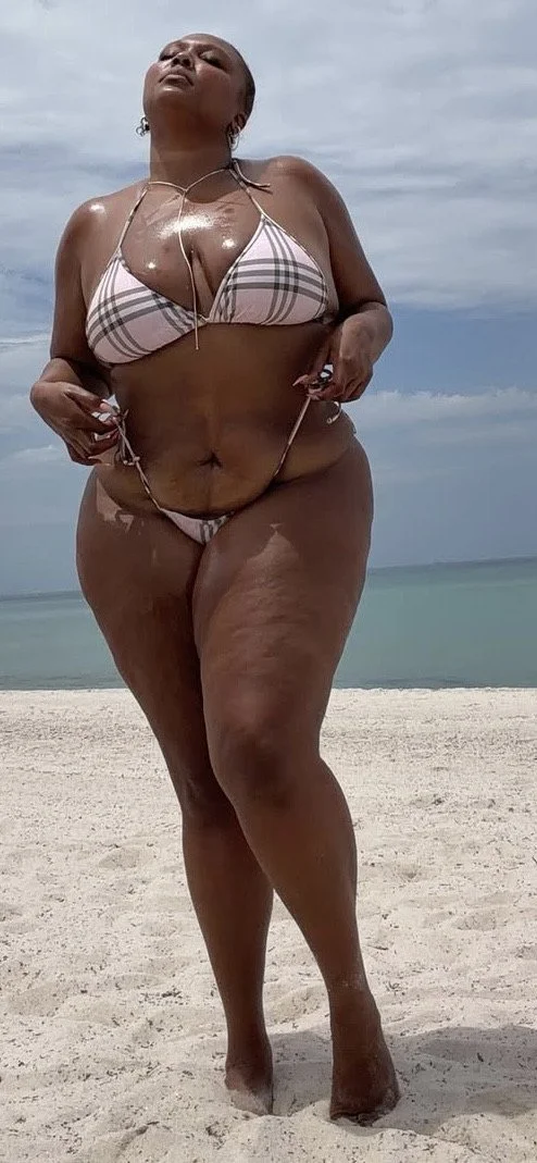 LIZZO HOT image 3