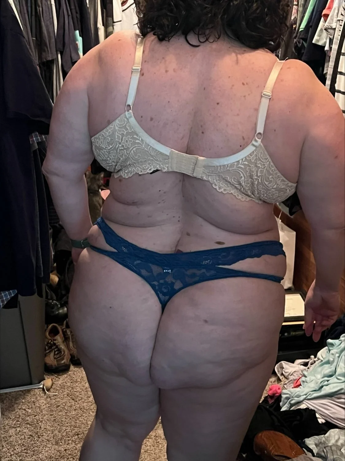 Laura old fat hotwife image 2