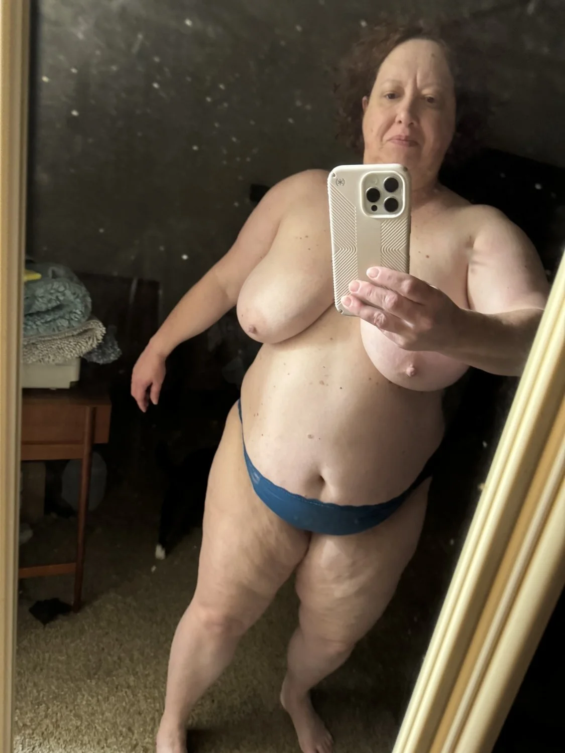 Laura old fat hotwife image 7