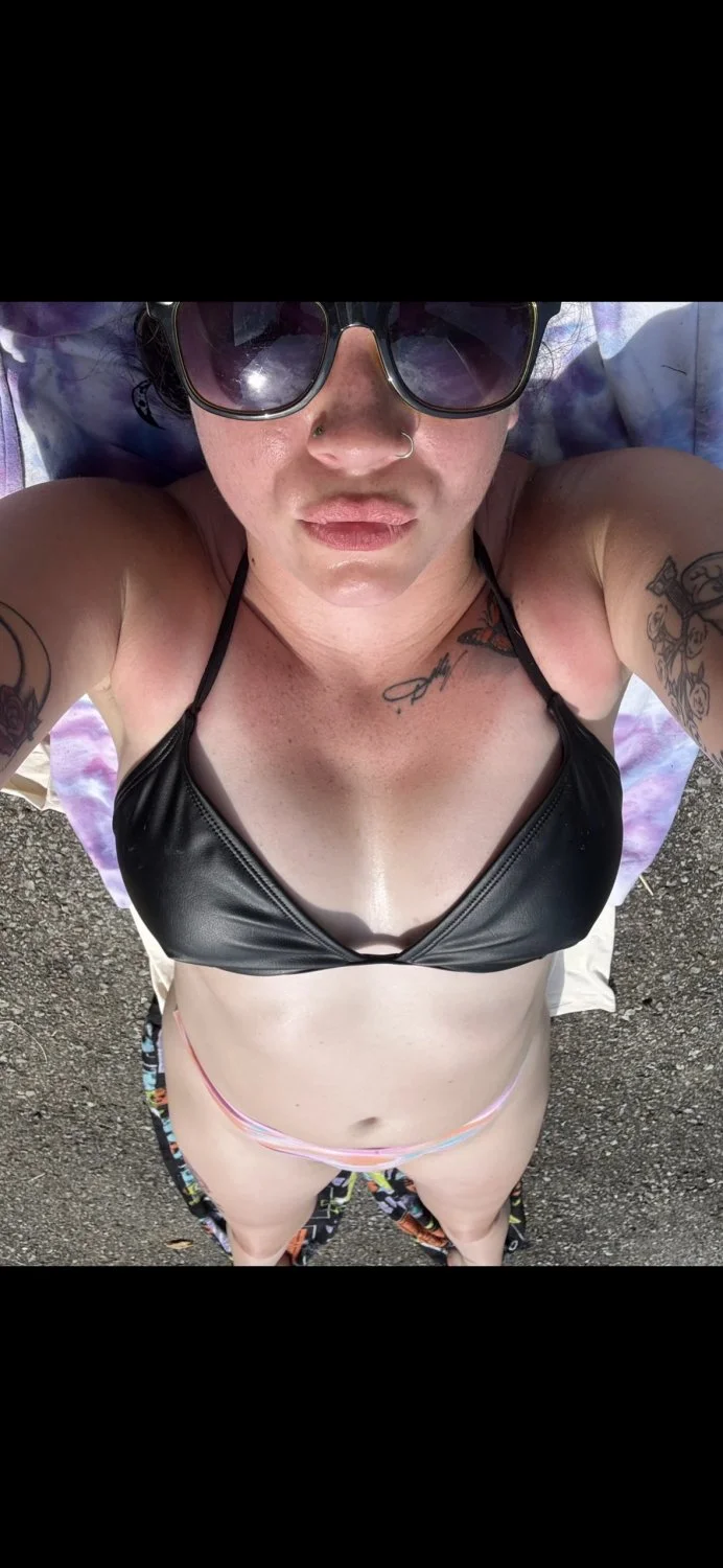 25 year old slut loves showing off image 6
