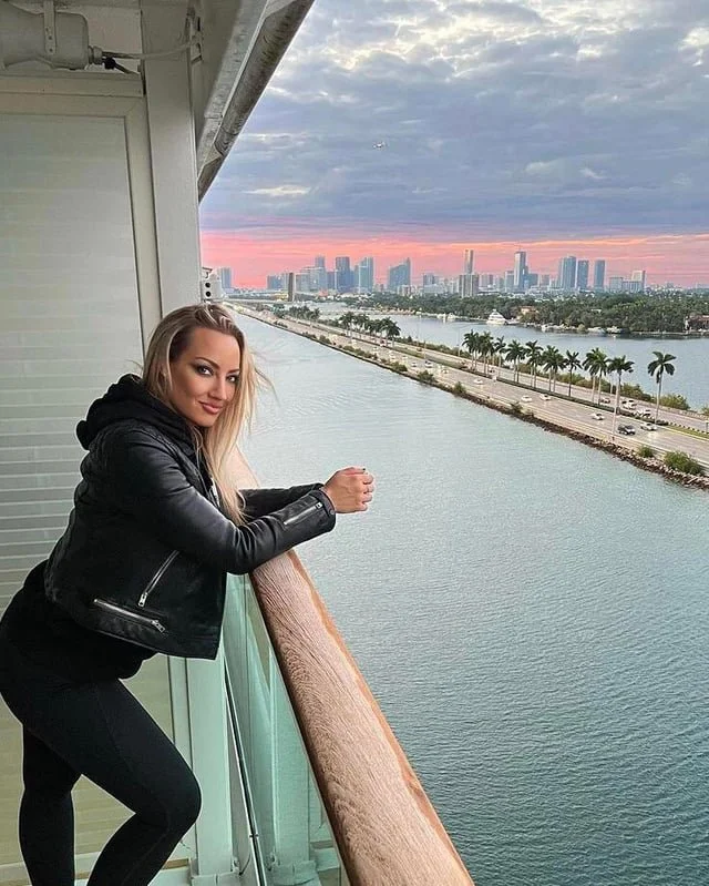 Nita Strauss 7 image 2