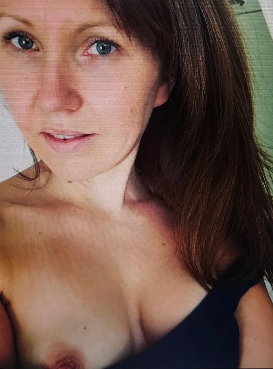 MILF loves being a dirty slut in secret. Dm for submissions image 5