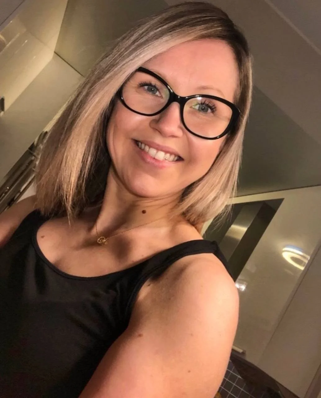 MILF loves being a dirty slut in secret. Dm for submissions image 8
