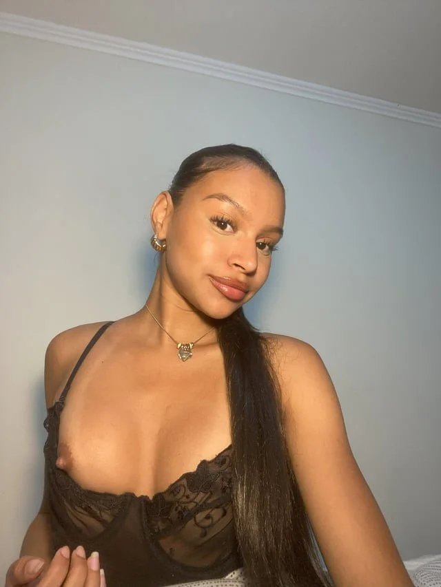 Phat ass Luna submitted image 9