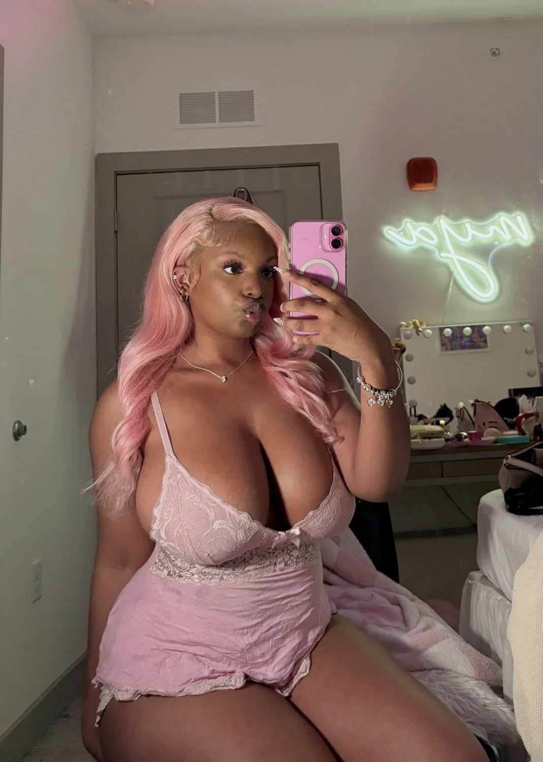 Huge Tit Ebony Goddess image 2