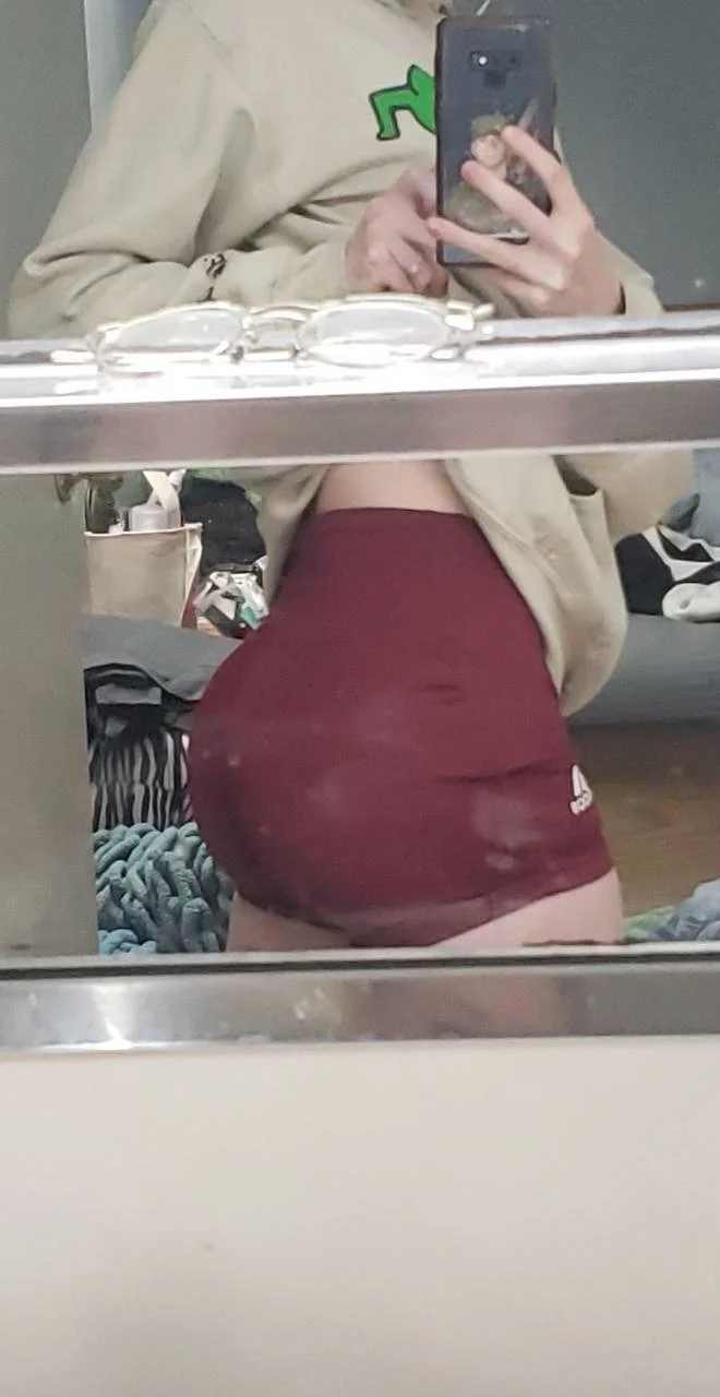 Petite stripper slut Liz leaked image 17