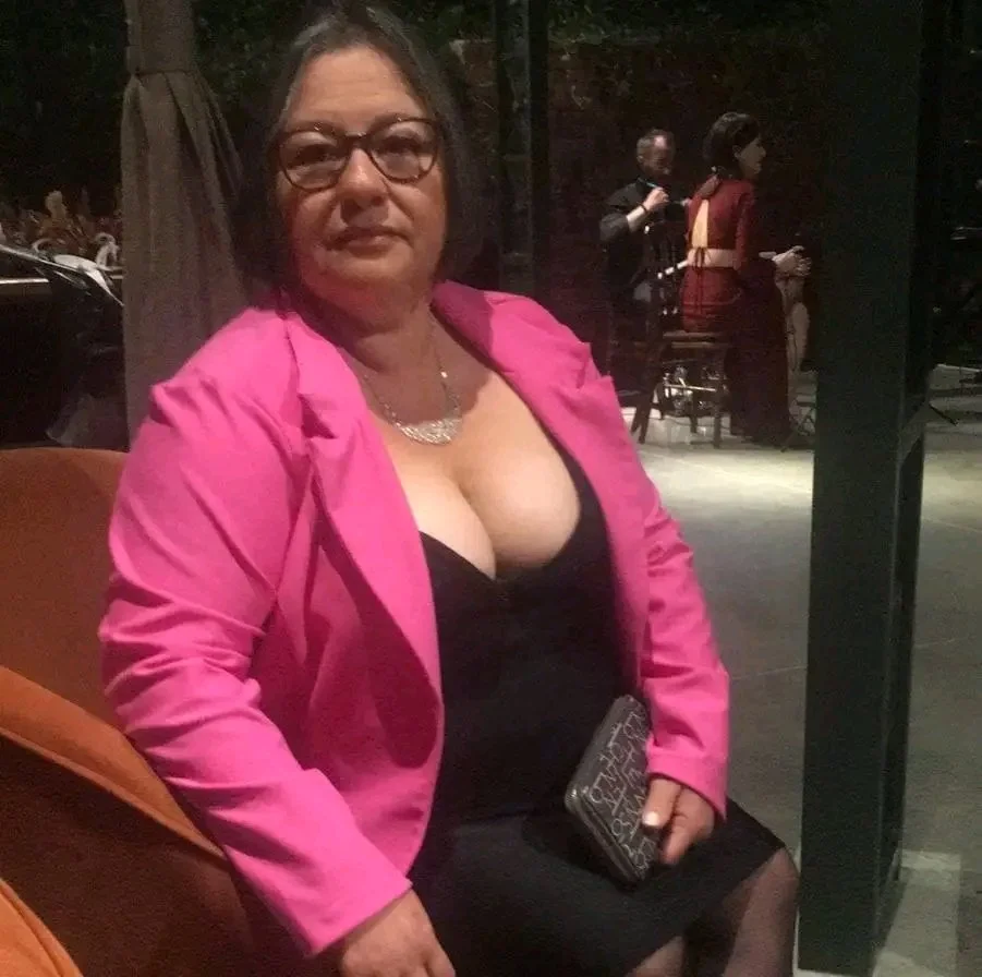 Mostrei minha Rola pra coroa de Novo veja a Reação dela image 2