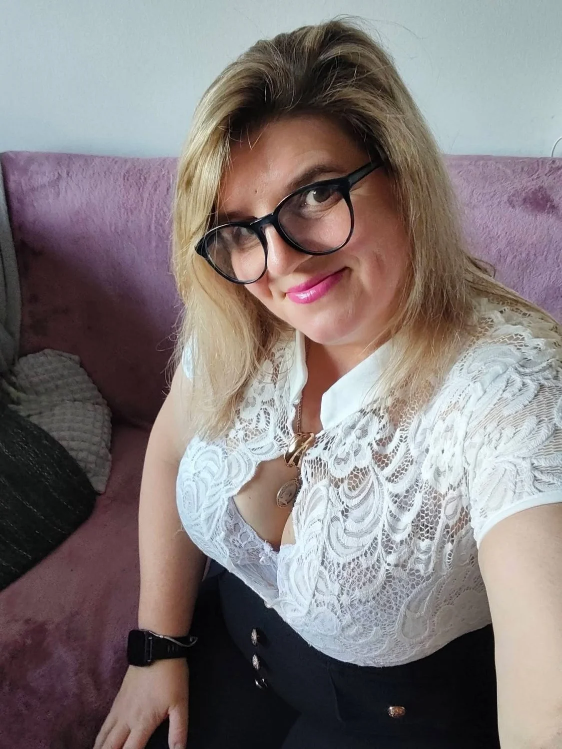 Y Milf send me to post her image 2