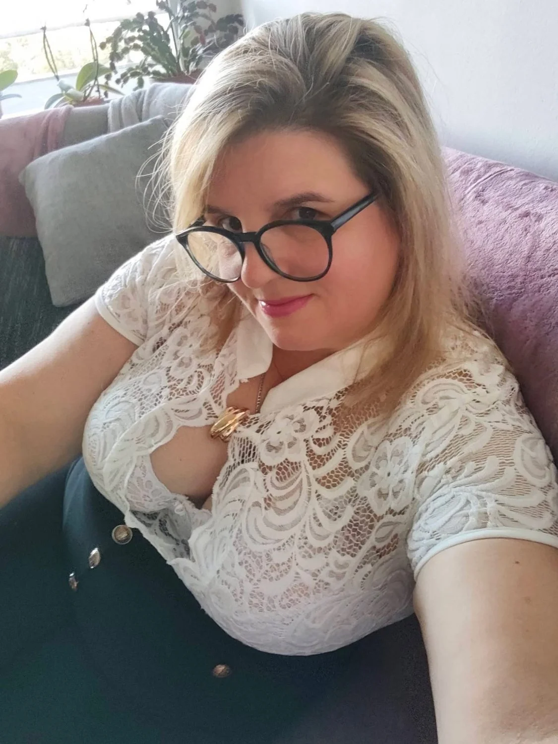 Y Milf send me to post her image 5