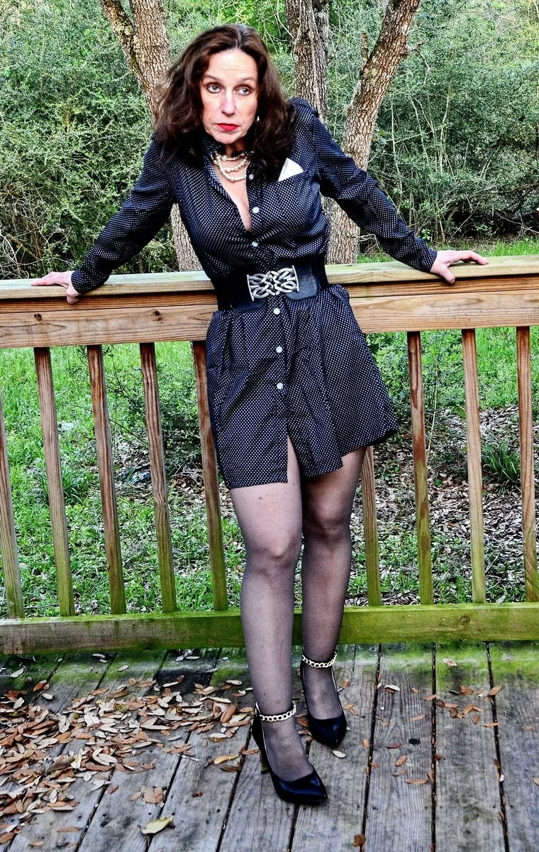 Married GILF on Deck Fun image 2
