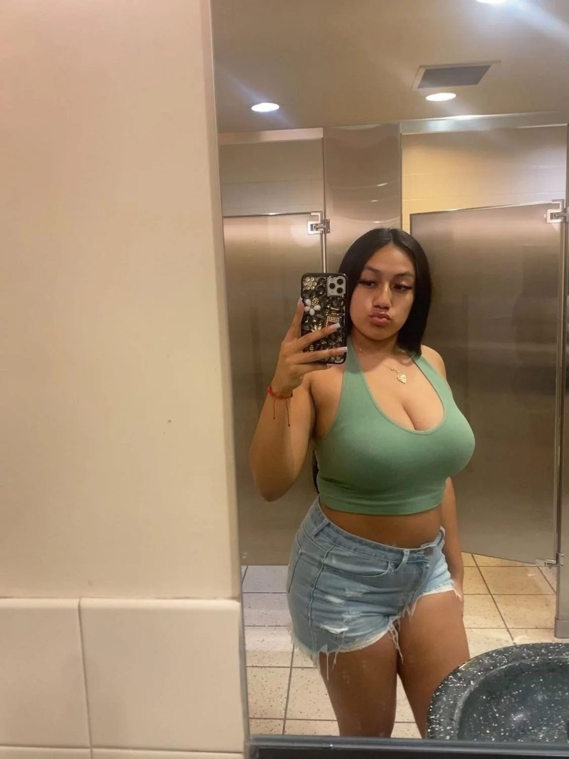 IG Latina image 38