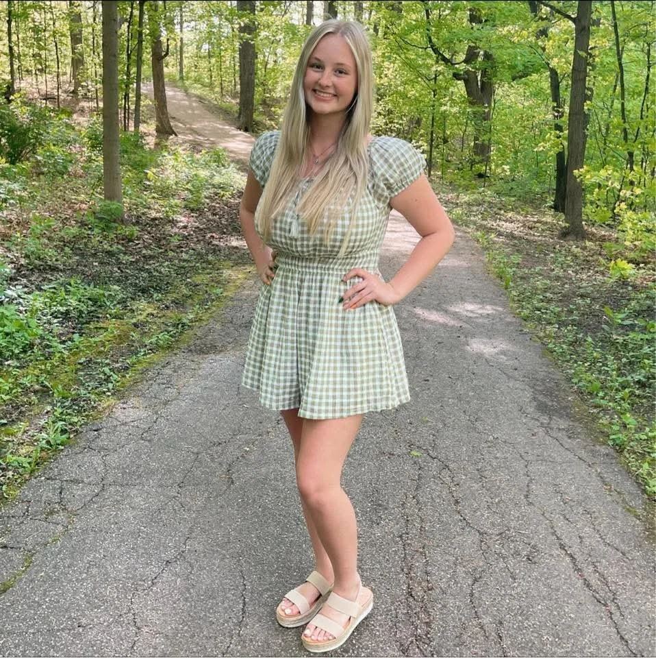 Extremely HOT Girlfriend tries OF 🔥 image 3