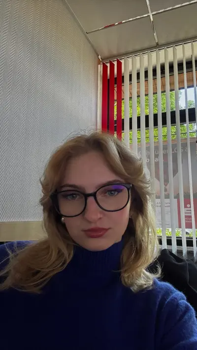 Hannah, 19, Frankfurt cover image