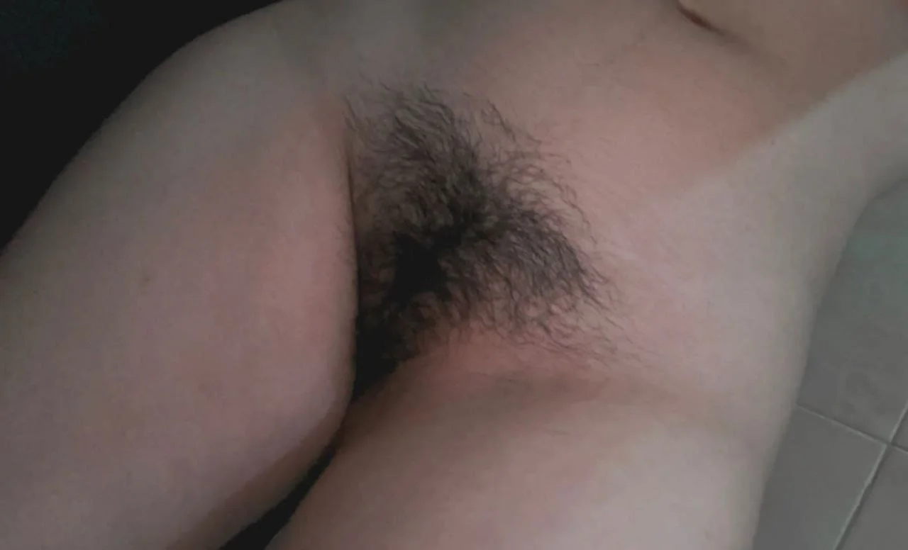 Hermosa flaca blanquita sexy tetona rica con coño peludita deliciosa image 7
