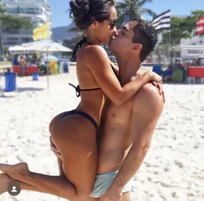 Corno gosta de esposa exibida, normal nessa geração cover image
