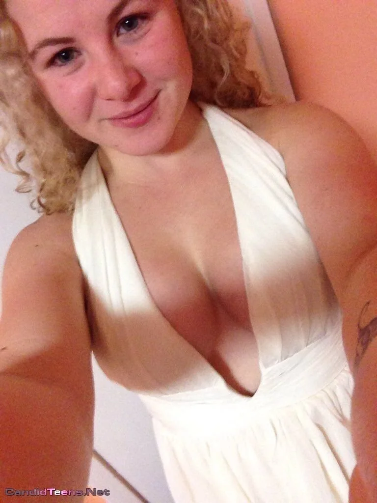 Sexy Blonde College Chick💦👀 image 3
