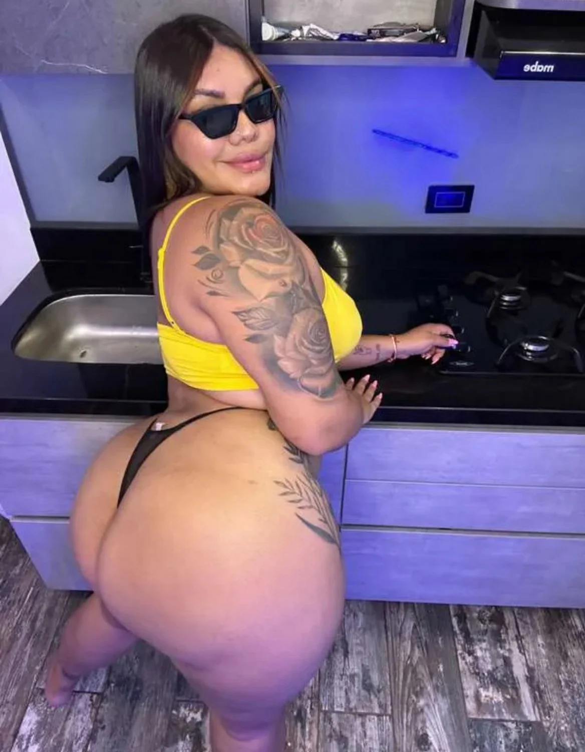 Slutty Lira image 10