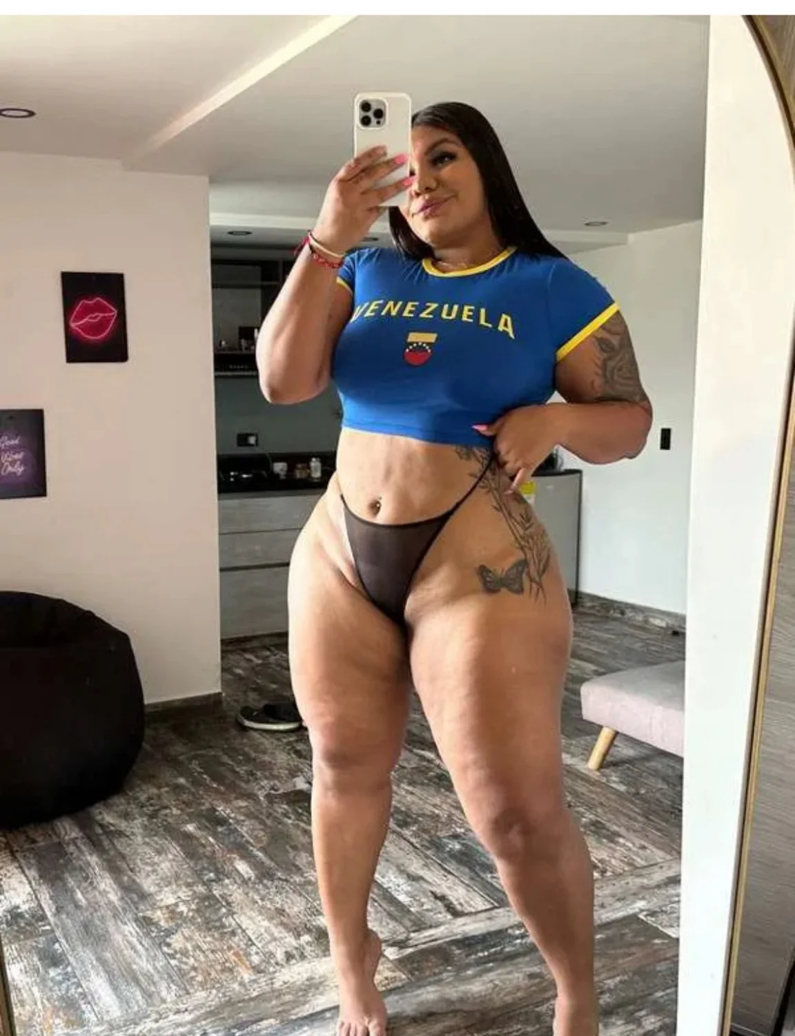 Slutty Lira image 9