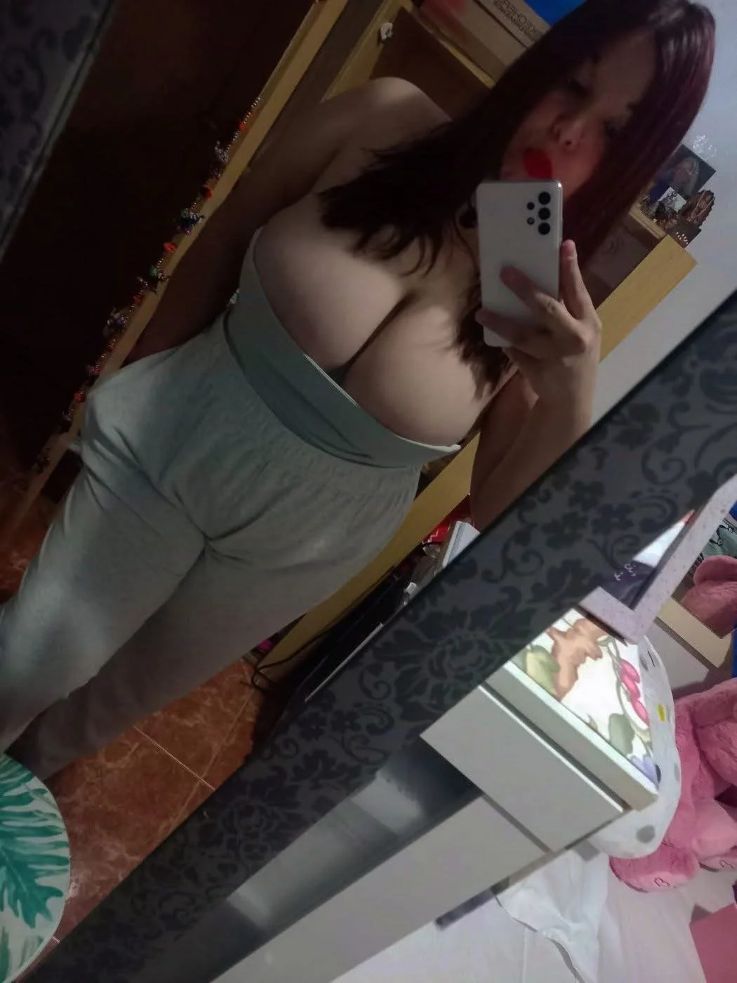 buenos pechos de esta zorrita image 4