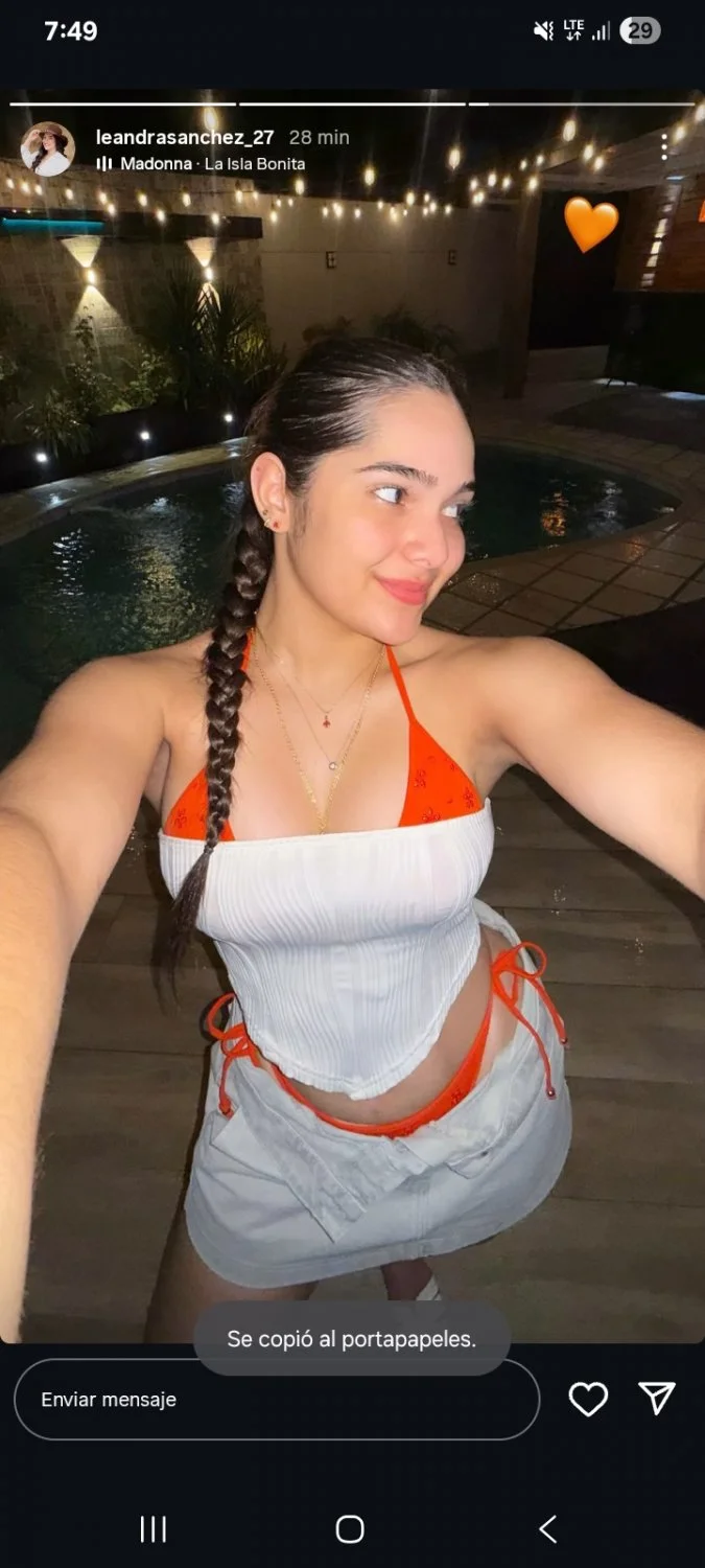 Influencer de 18 años y muy zorra image 5