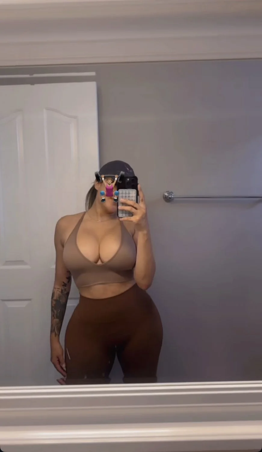 Thick ass bitch from Moreno Valley twerking (Evelyn) image 4