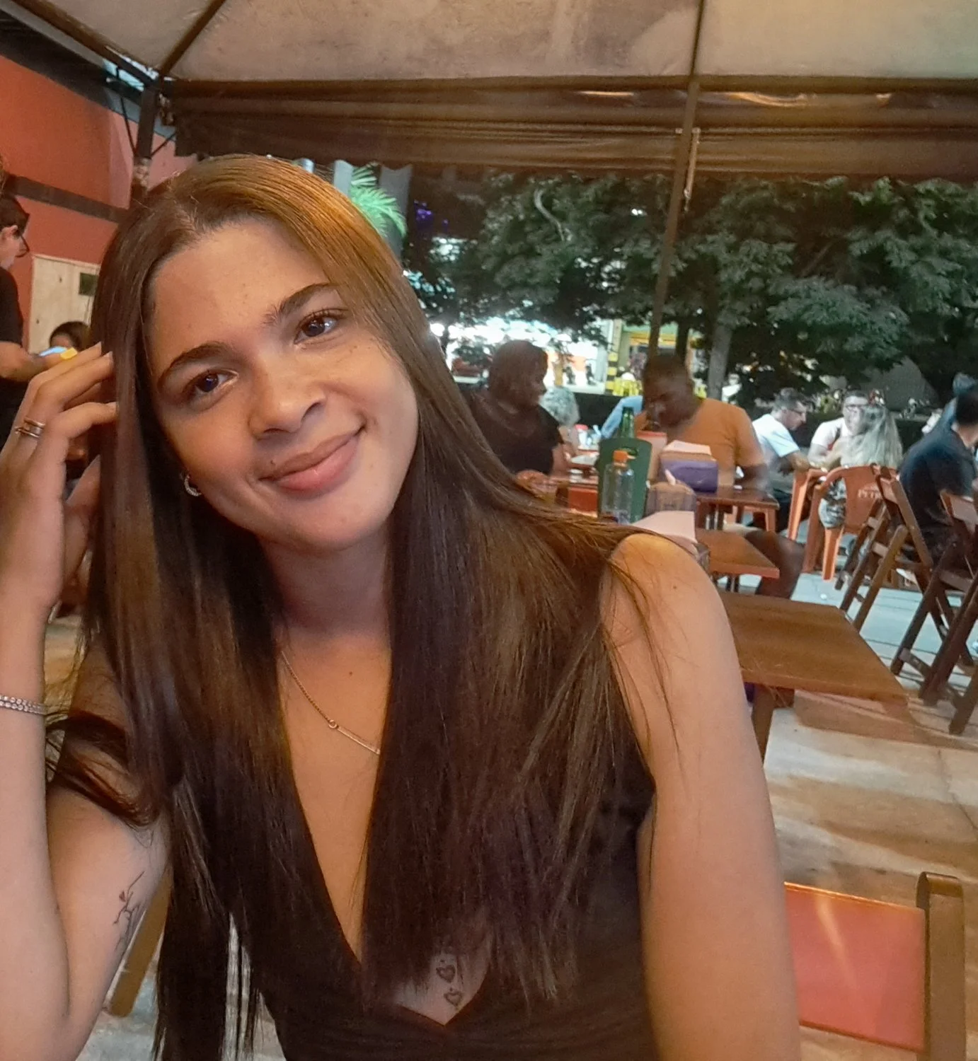 Marido flagrou a esposinha em momento íntimo image 8