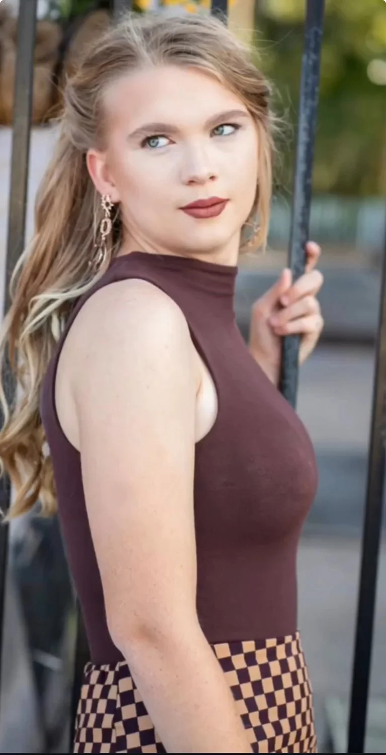 Sexy college cunt Sydnee exposed image 11
