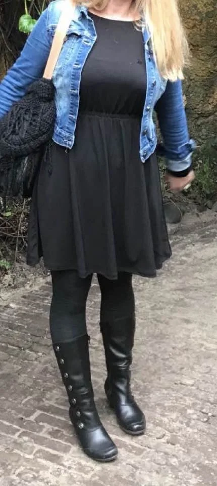 Sexy milf with big tits gets shared online by arrets79 on kik image 10