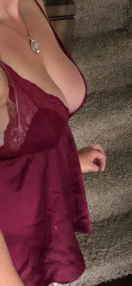 Sexy milf with big tits gets shared online by arrets79 on kik image 13