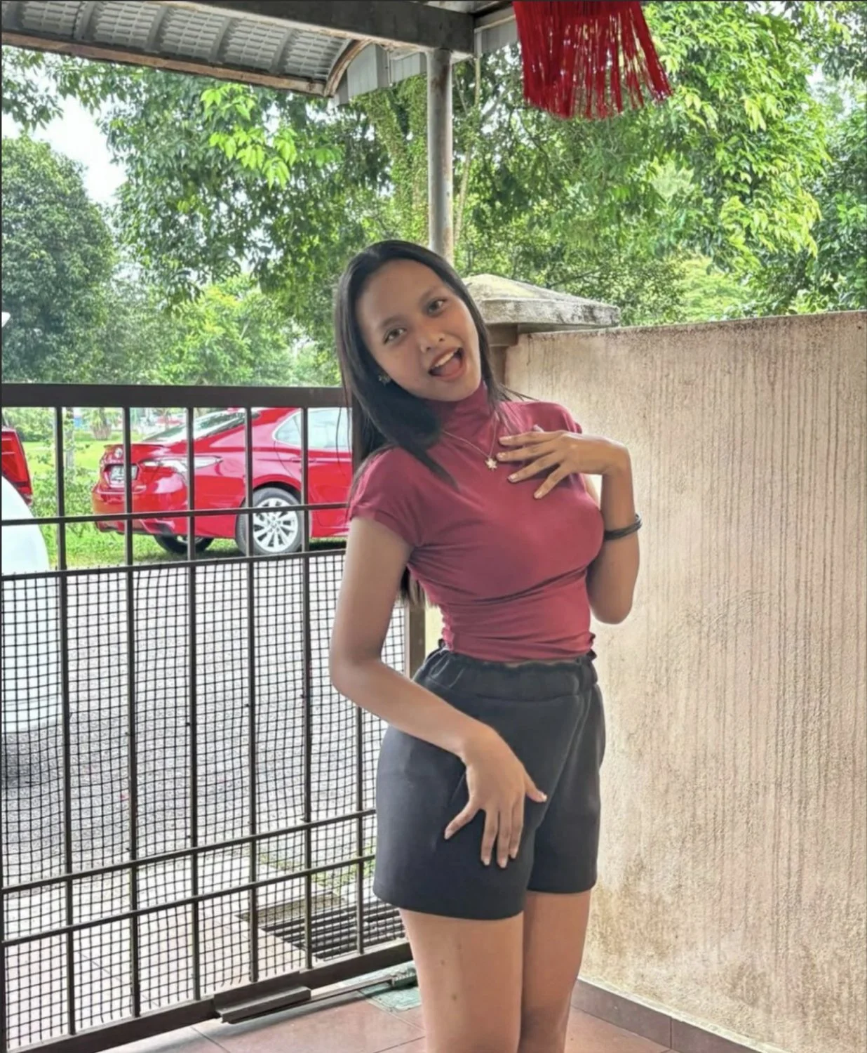 Chloe image 2