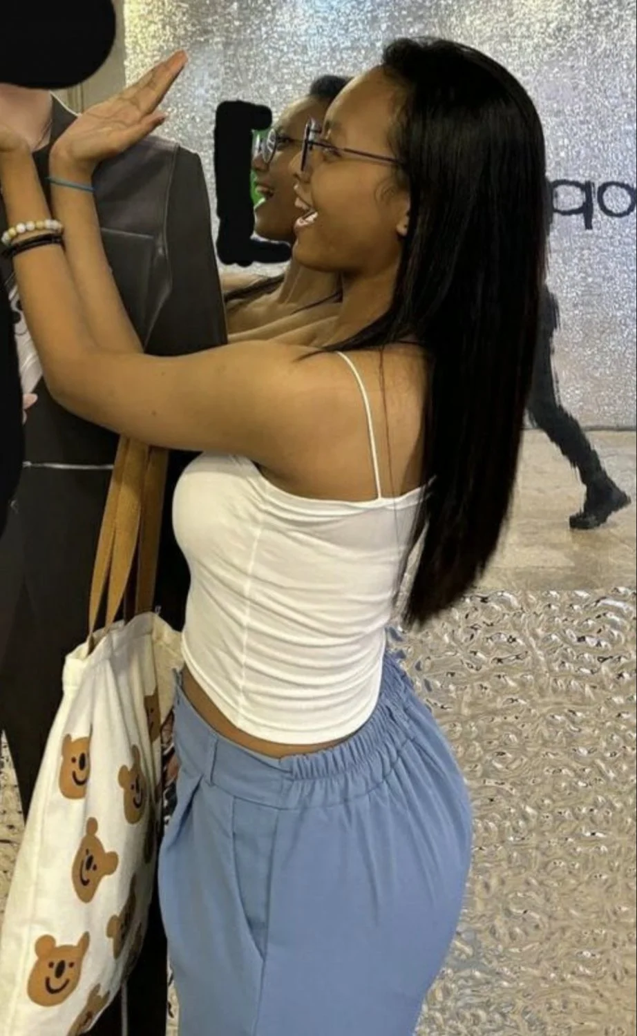 Chloe image 5