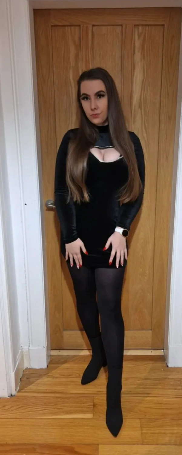 Brunette UK Scottish Chav Slut image 12