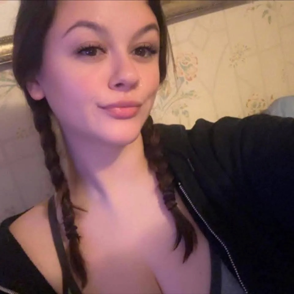 Horny dildo slut Angie image 2