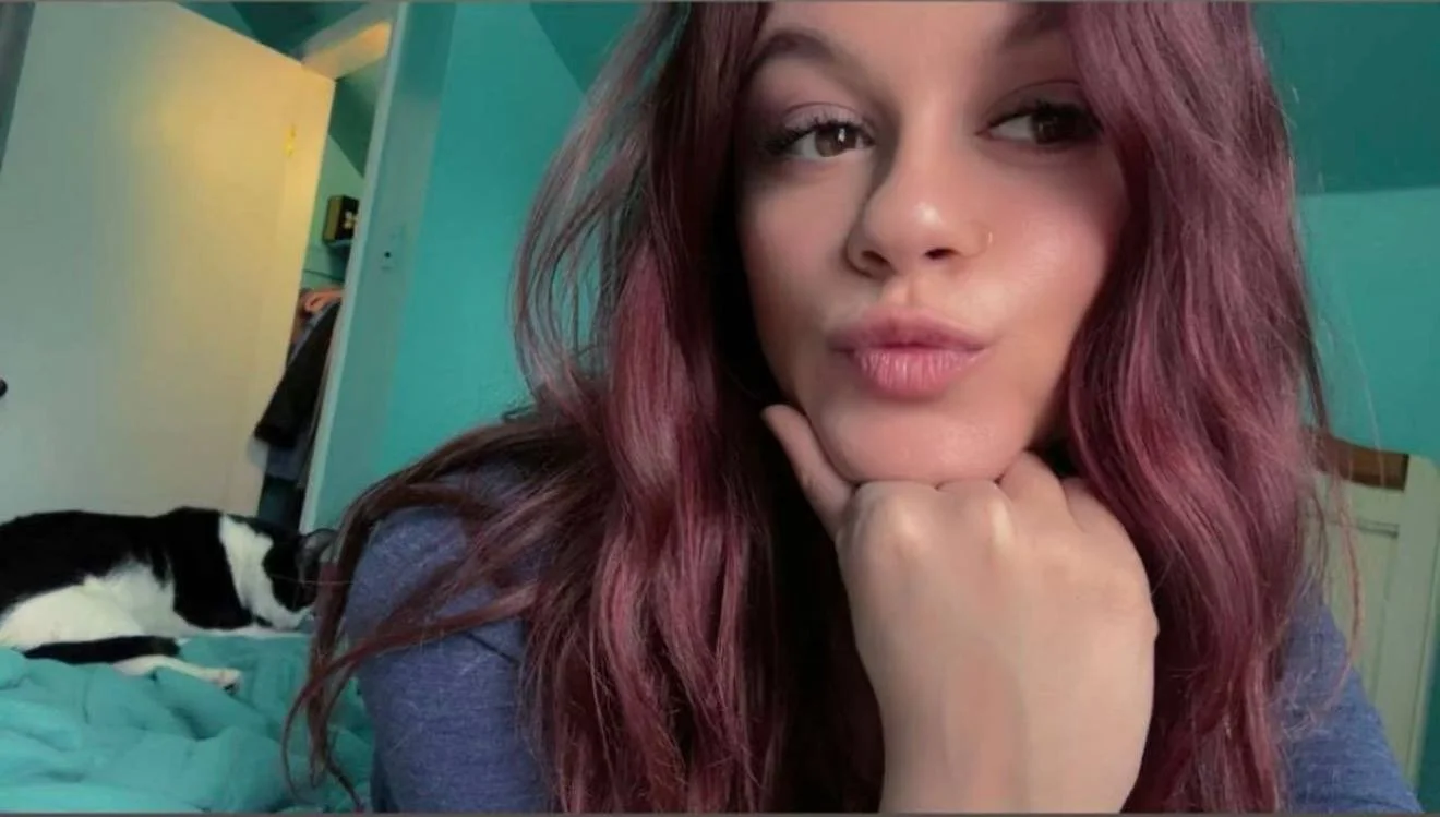Horny dildo slut Angie image 4