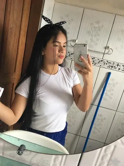 Gostosa vazada pelo namorado confiou caiu cover image