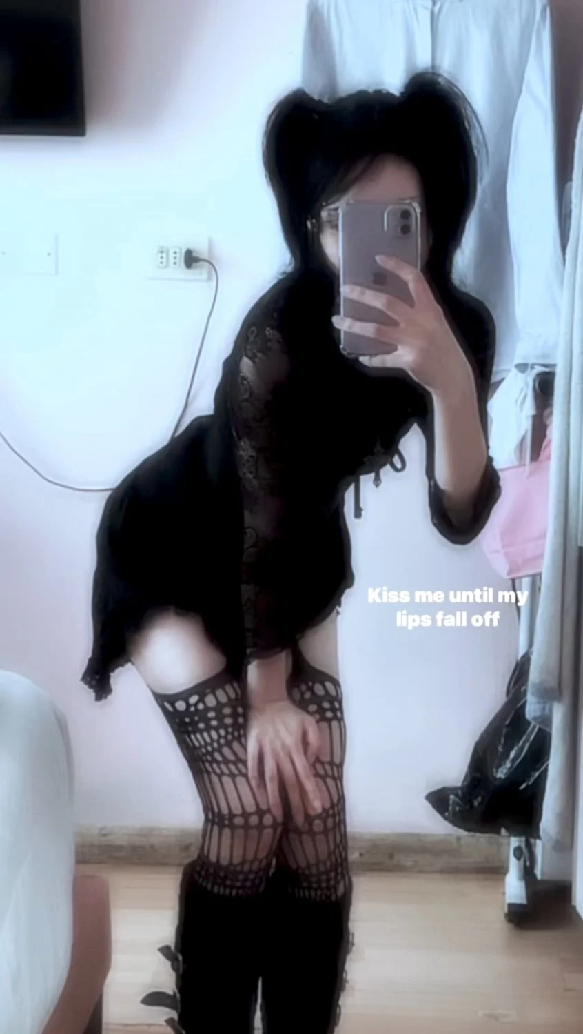 Una sexy gótica, deliciosa puta image 6