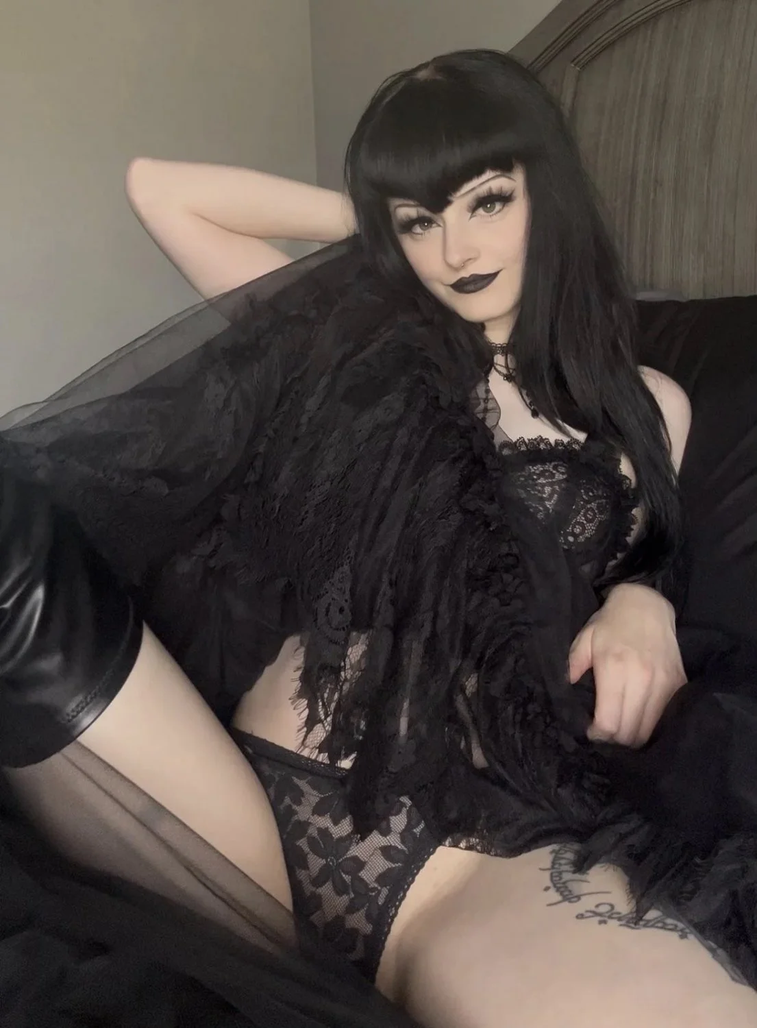 Bundle of alternative sluts image 2