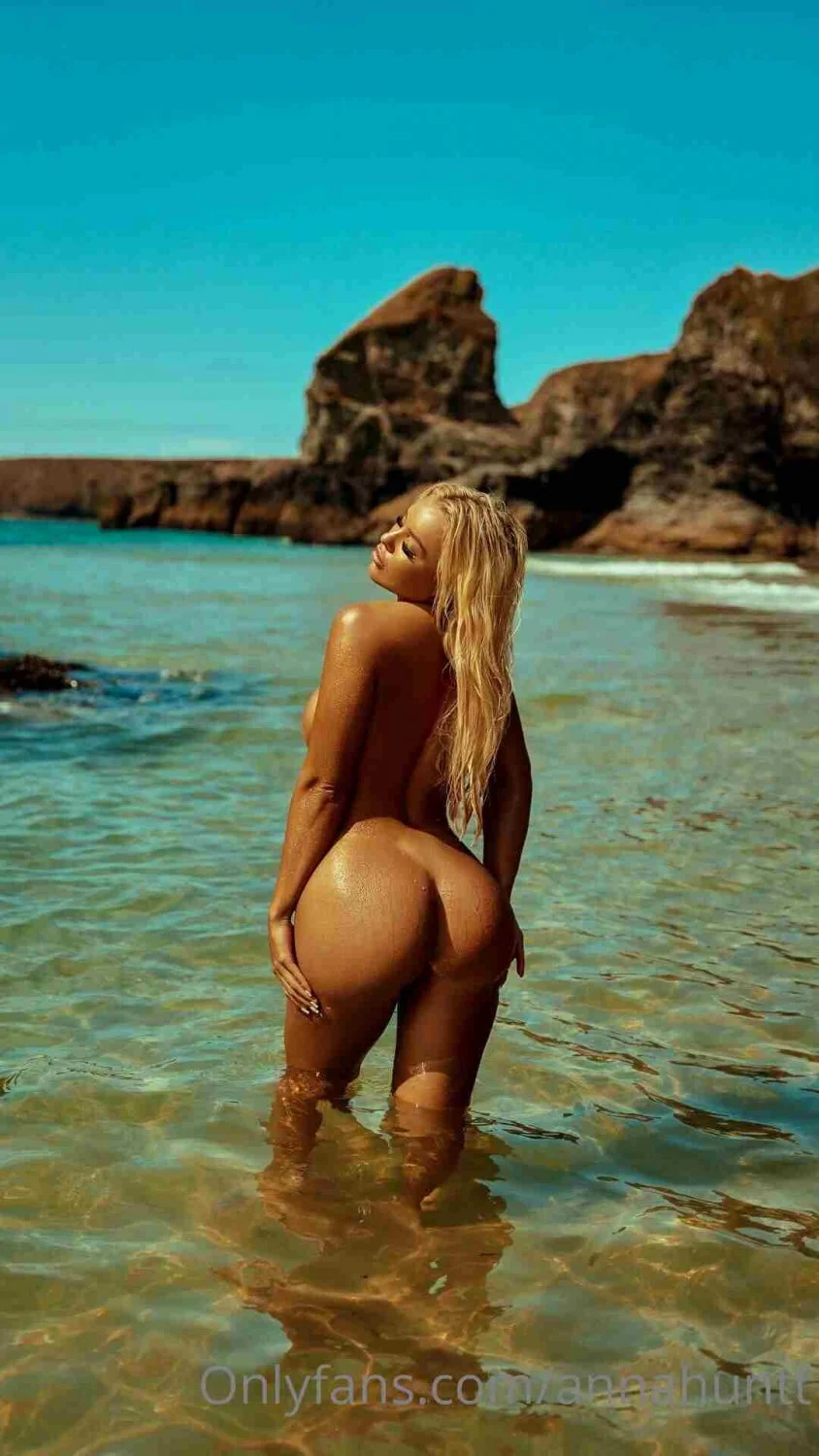 Anna Hunt. Not usually one for a bimbo, but she is awesome 🤯 image 11