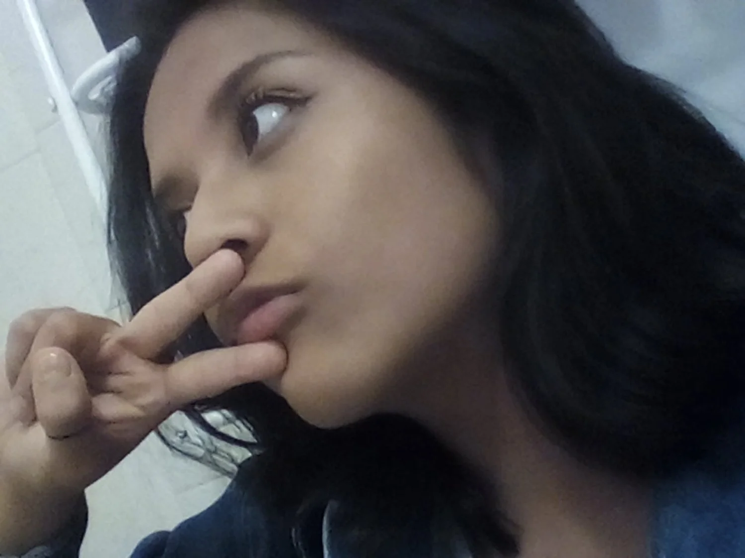 Carita inocente y es mi puta que saca las tetas para mí parte 3 image 2