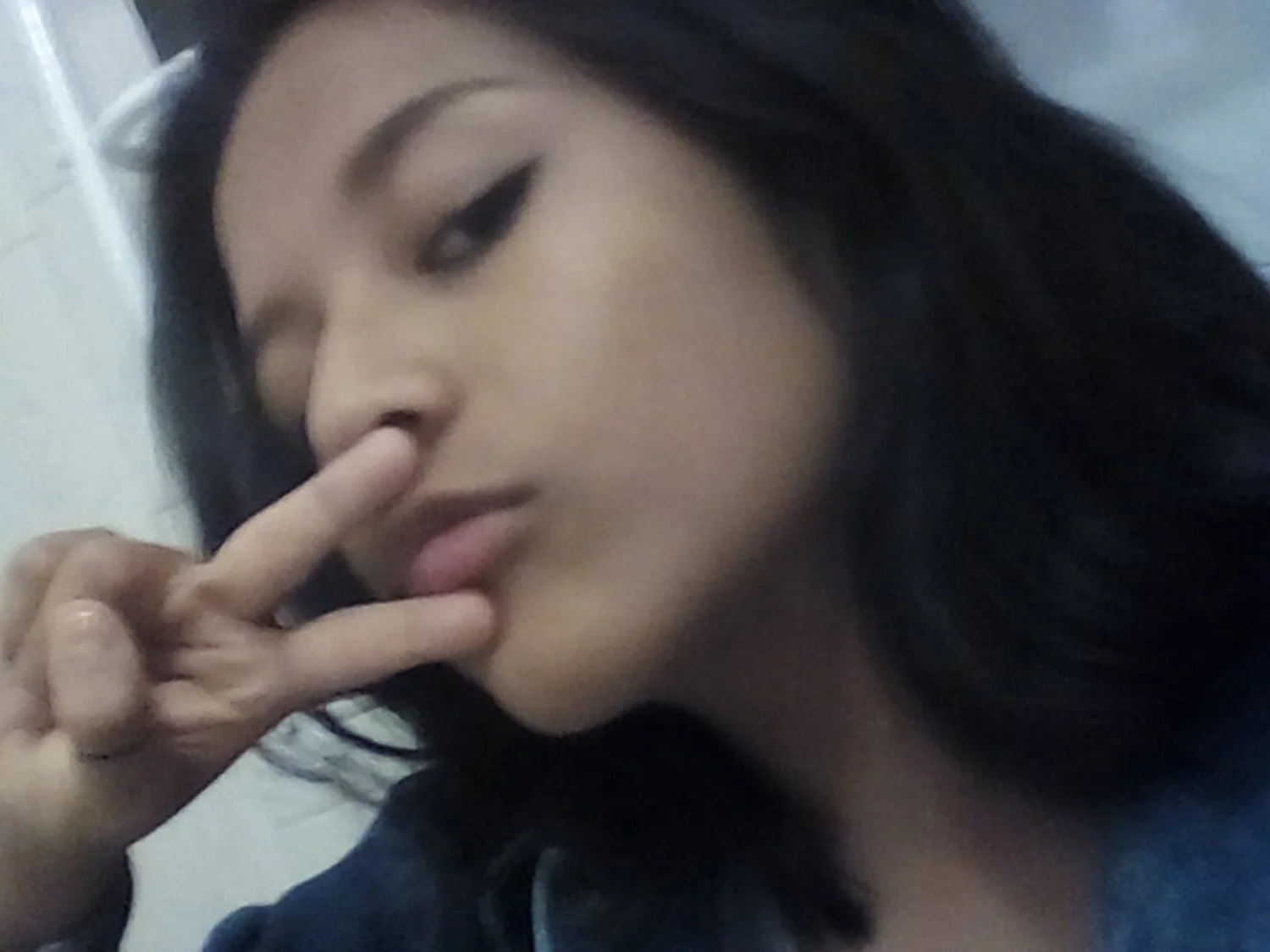 Carita inocente y es mi puta que saca las tetas para mí parte 3 image 4