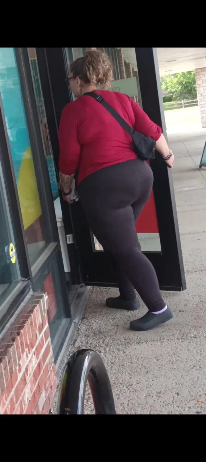 Big booty bbw went into the store I had to wait until she comes out to get her number nude coming 😍 image 3