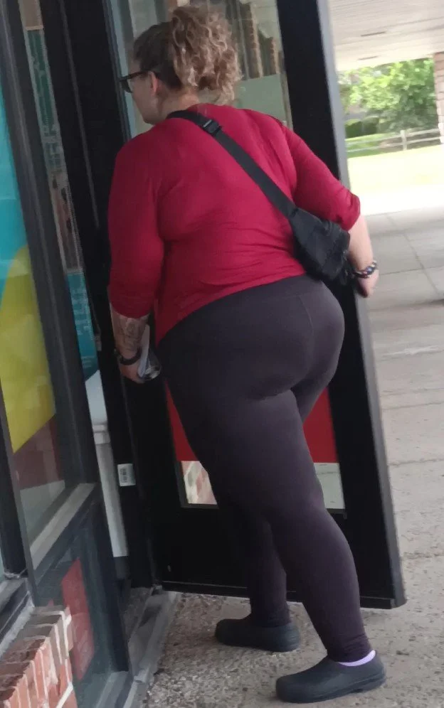 Big booty bbw went into the store I had to wait until she comes out to get her number nude coming 😍 image 5