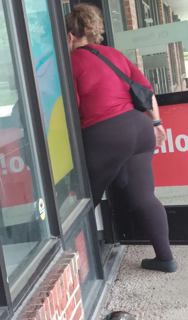 Big booty bbw went into the store I had to wait until she comes out to get her number nude coming 😍 image 6