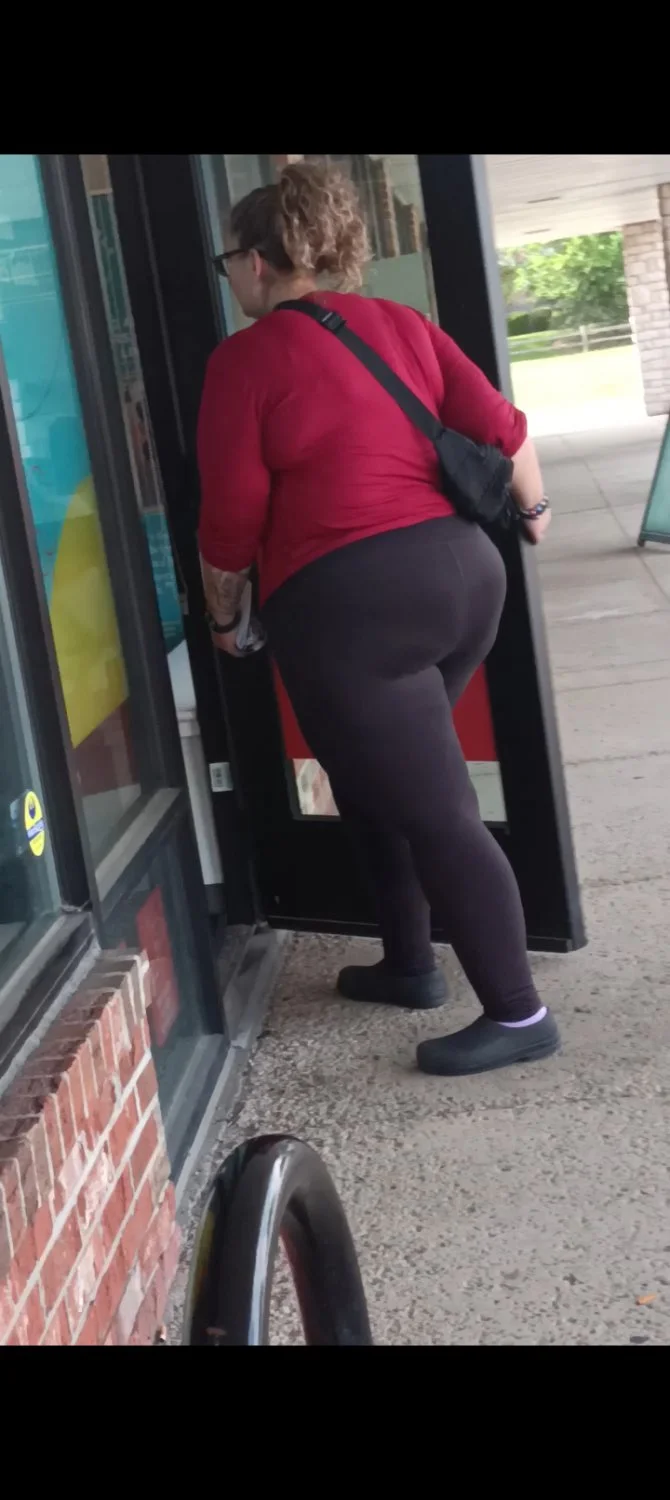 Big booty bbw went into the store I had to wait until she comes out to get her number nude coming 😍 image 7