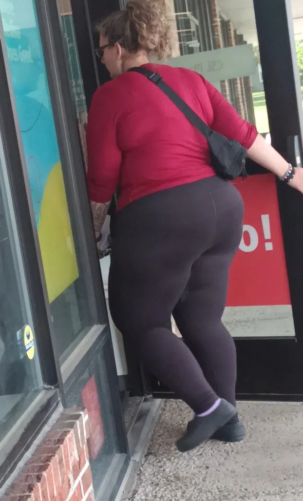 Big booty bbw went into the store I had to wait until she comes out to get her number nude coming 😍 image 8