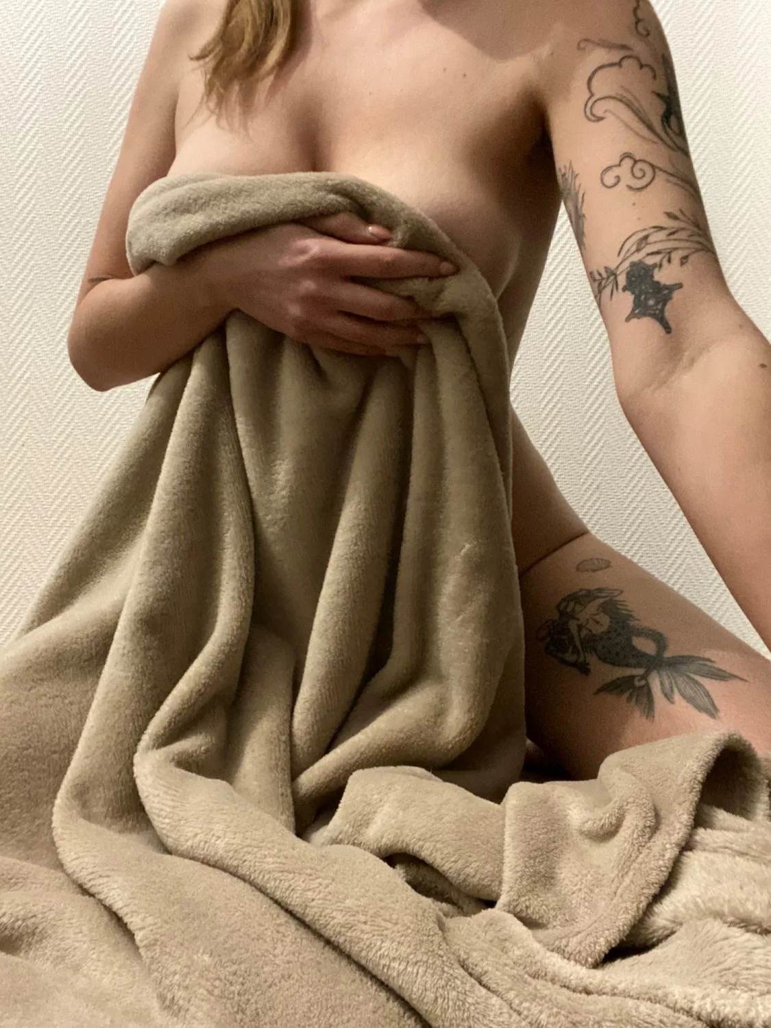 French Tattoed naked slut image 16