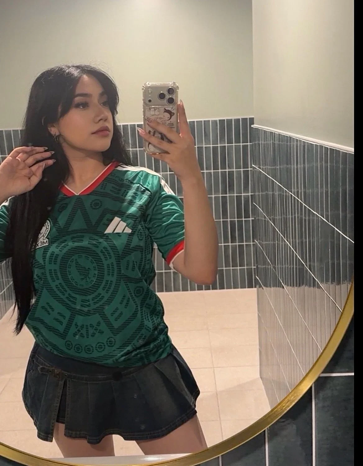 I ain’t even into soccer but these bitches love to rep 🇲🇽 image 11