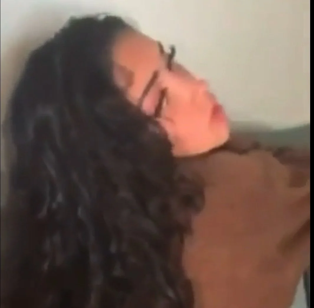 Linda de quatro image 1