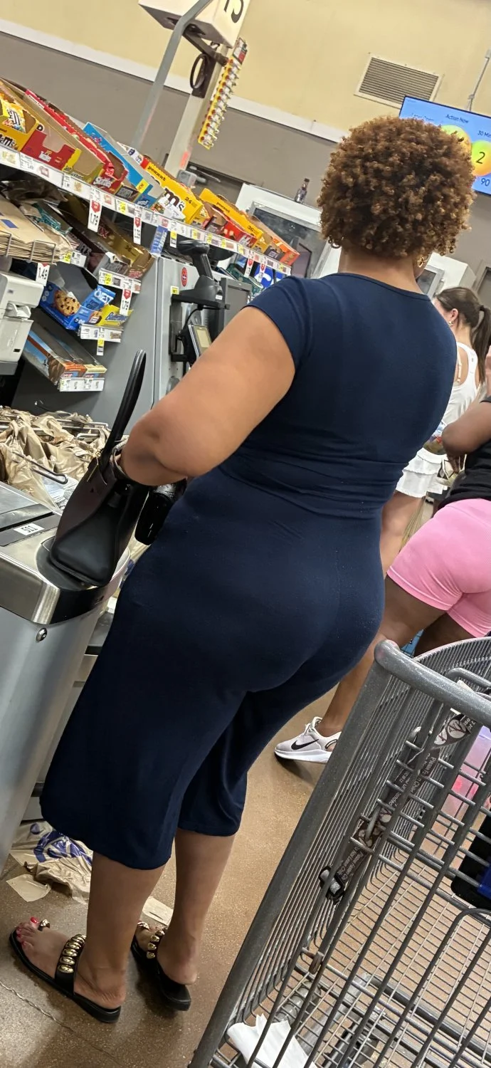 Thick ass ol Lady image 11