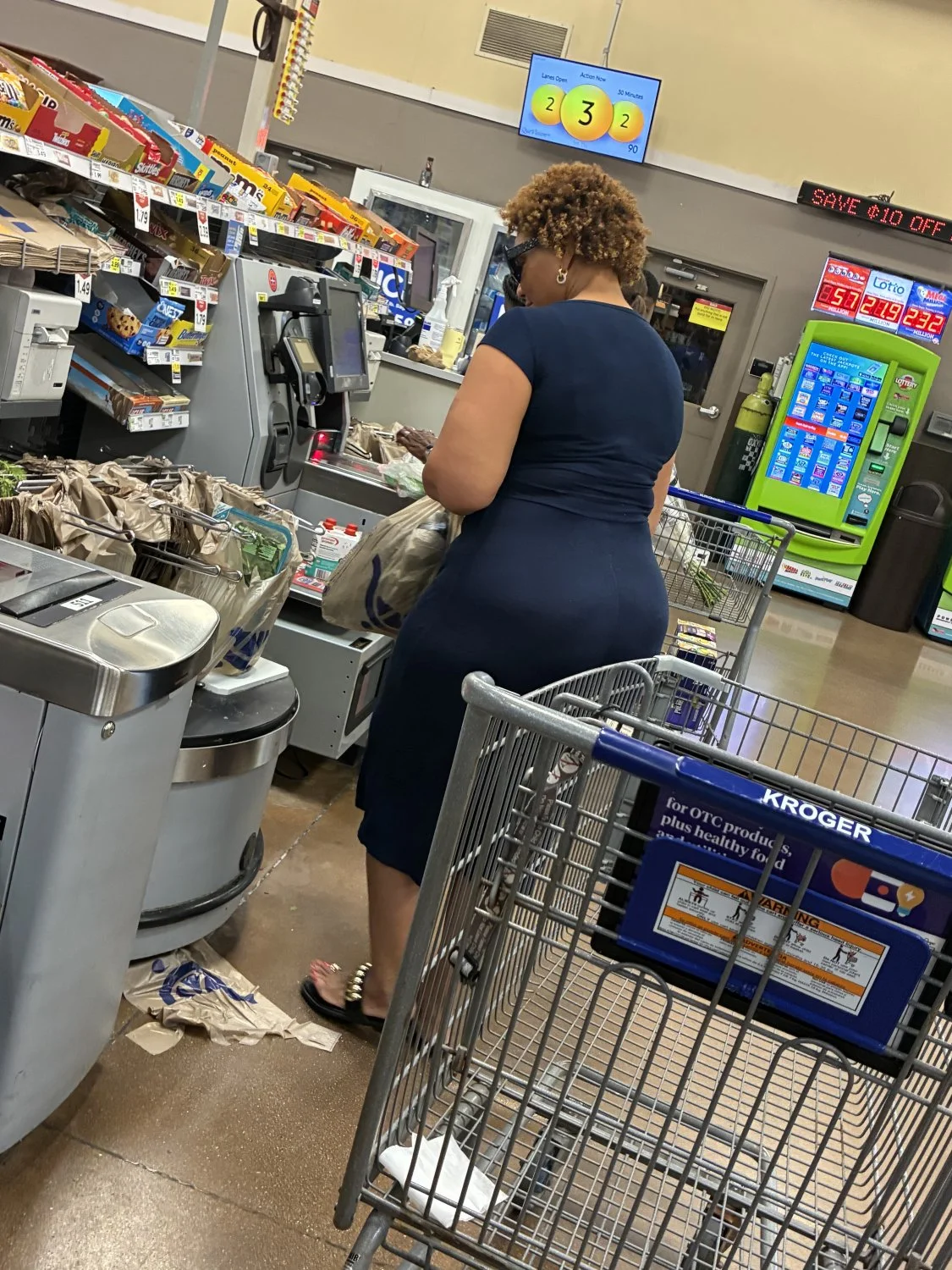 Thick ass ol Lady image 12